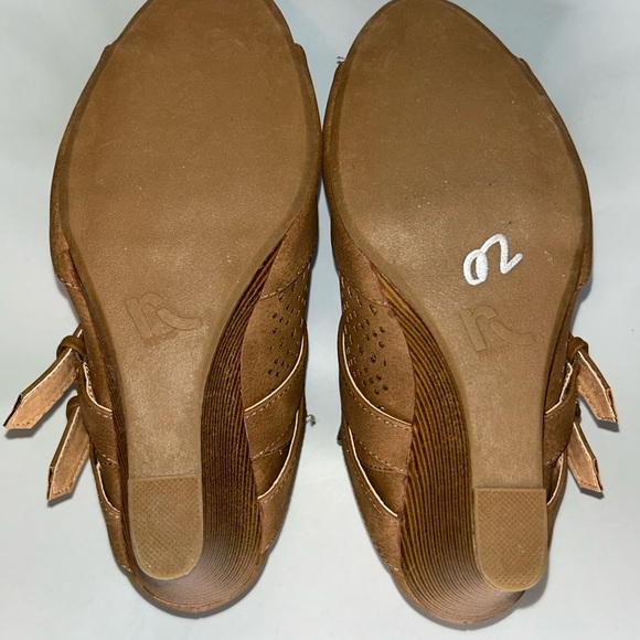 NWOT Report women’s ankle wedge booties - Picture 6 of 6